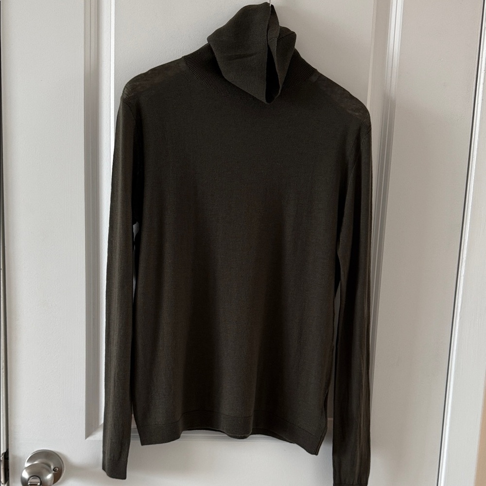 Theory 100% cashmere sweater